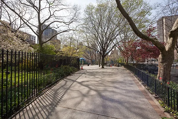 Rented by Akam Sales and Brokerage | media 37