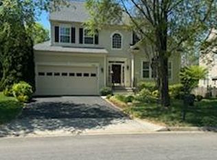 42880 Ridgeway Dr, Ashburn, VA 20148