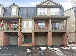 614 Napa Valley Dr #11, Milford, MI 48381