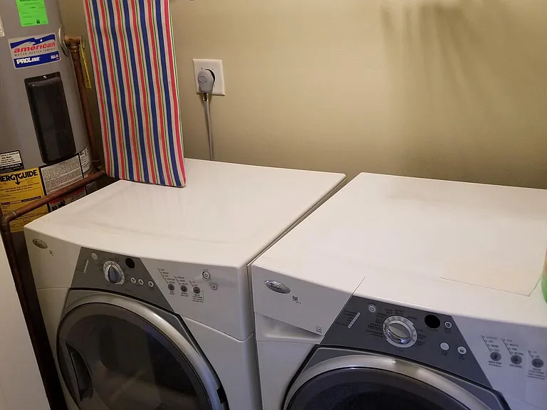 Washer and Dryer hookup (upstairs)