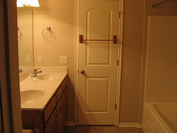 Master bath(lg. walk-in closet)