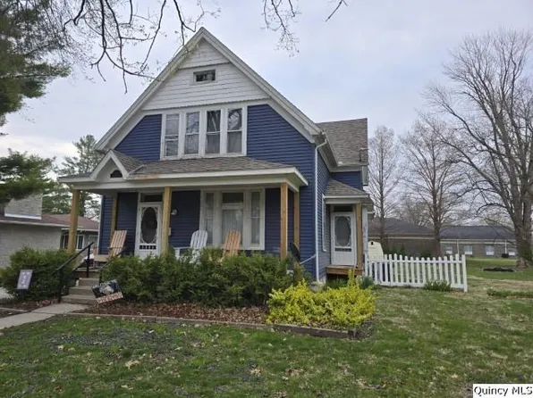 405 S Madison St, Carthage, IL 62321