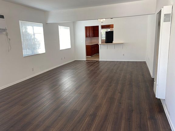 Living Room/Dining Area