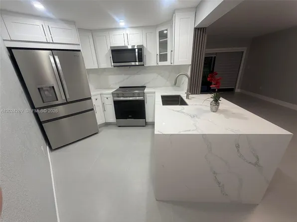 10233 NW 9th Street Cir, Miami, FL