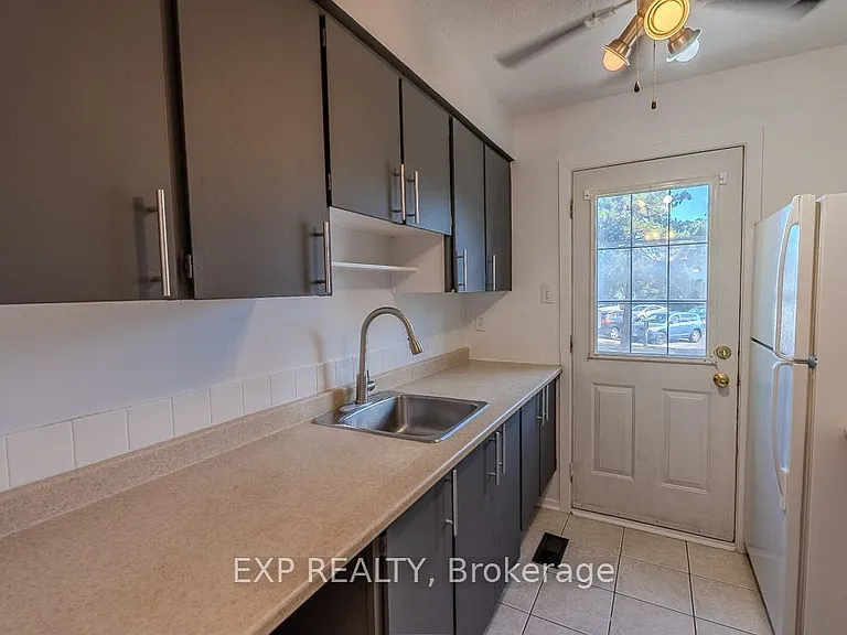 37 Forester Cres — Photo 8