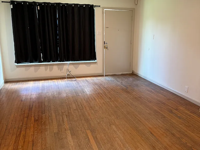 1043 Shadwell Dr — Photo 5