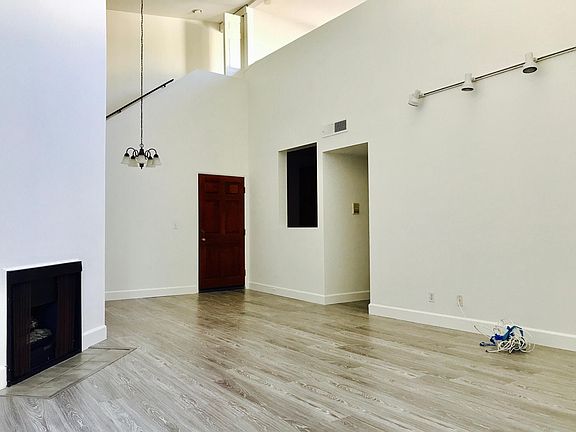 4th image of 1607 S Bentley Ave