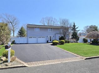 17 Ethan Lane, Ronkonkoma, NY 11779