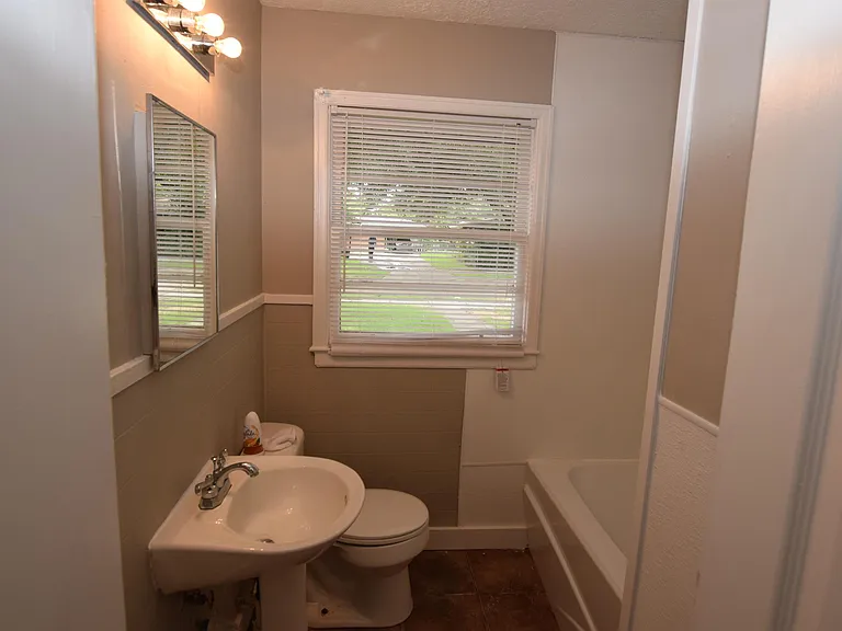 3513 Monroe St — Photo 3