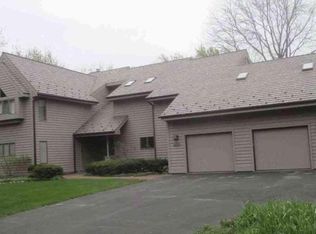 N82W5757 Orchard Dr, Cedarburg, WI 53012