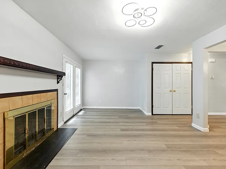 302 Seeman Ct — Photo 16