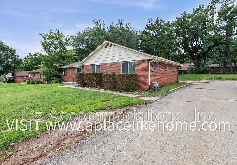 3607 W 47th St — Photo 3