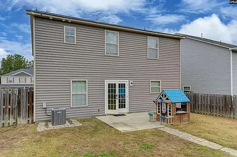 5 bed, 2322 sqft, $2,400 — Photo 2