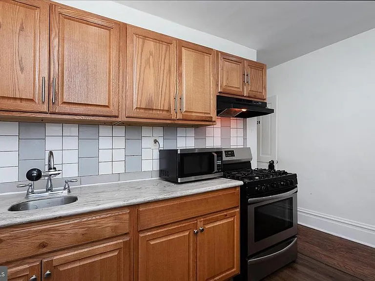 1342 State St #2R — Photo 6