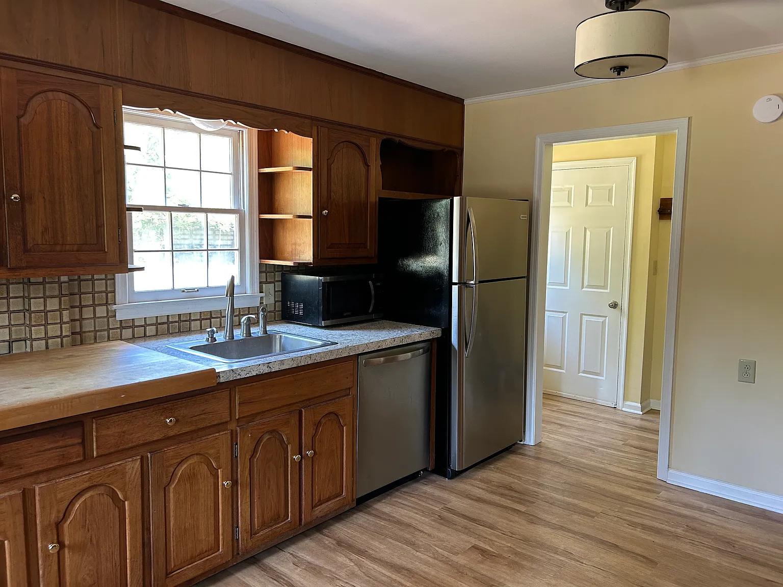 3 bed, 1845 sqft, $1,800 — Photo 2