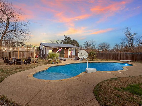 4th image of 128 Colorado St