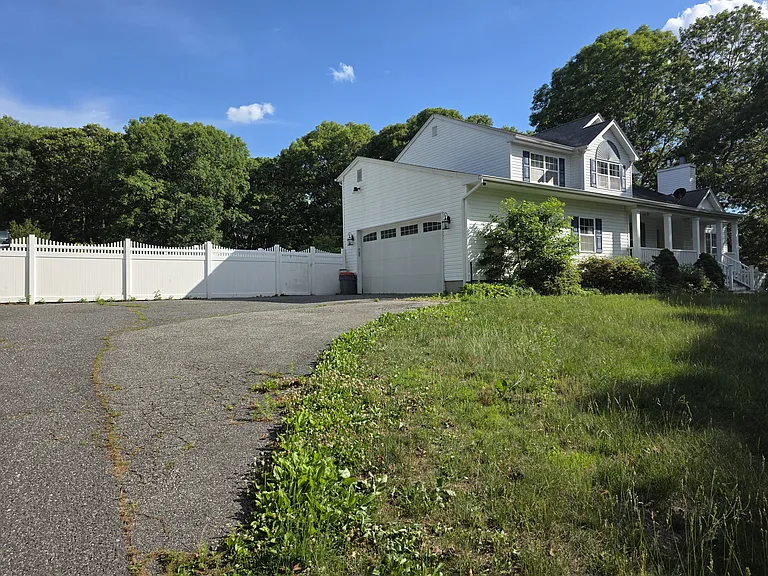 6 Merrick Rd — Photo 5