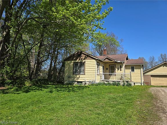 3rd image of 5179 E Maple Rd