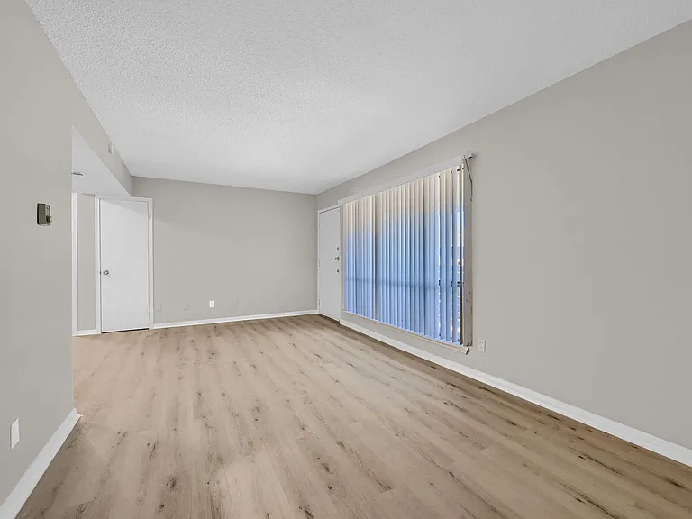 3200 W Walnut St — Photo 21