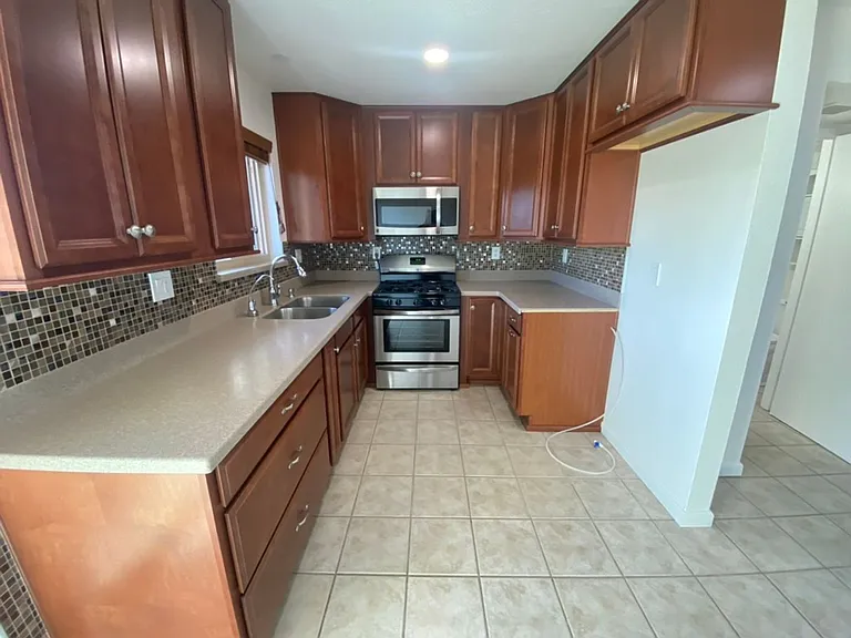 2212 Pine St — Photo 33