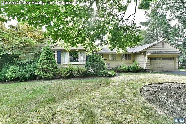 1st image of 380 Butternut Ave