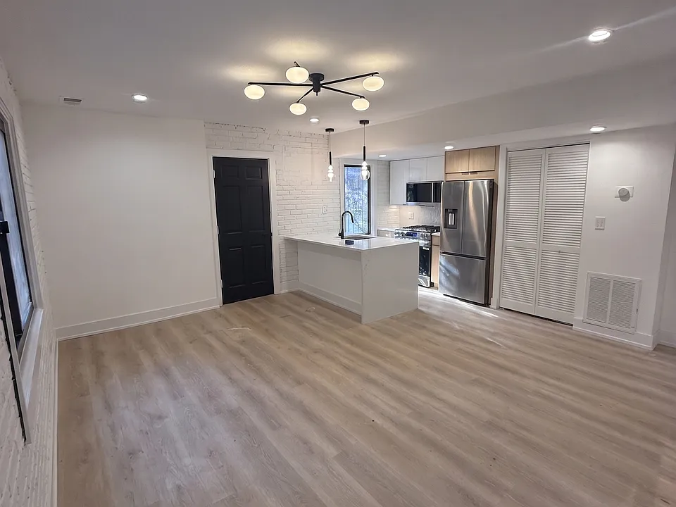 633 S Laflin St #102