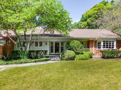 518 Forest Hill Rd, Lake Forest, IL, 60045