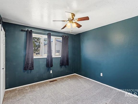 5th image of 107 Rainbow Cir