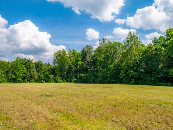6475 W Ohio Ridge Rd, Columbus, IN 47201