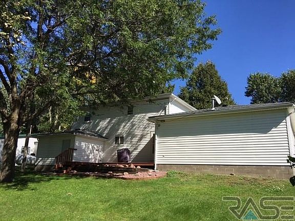 3rd image of 207 S 2nd St