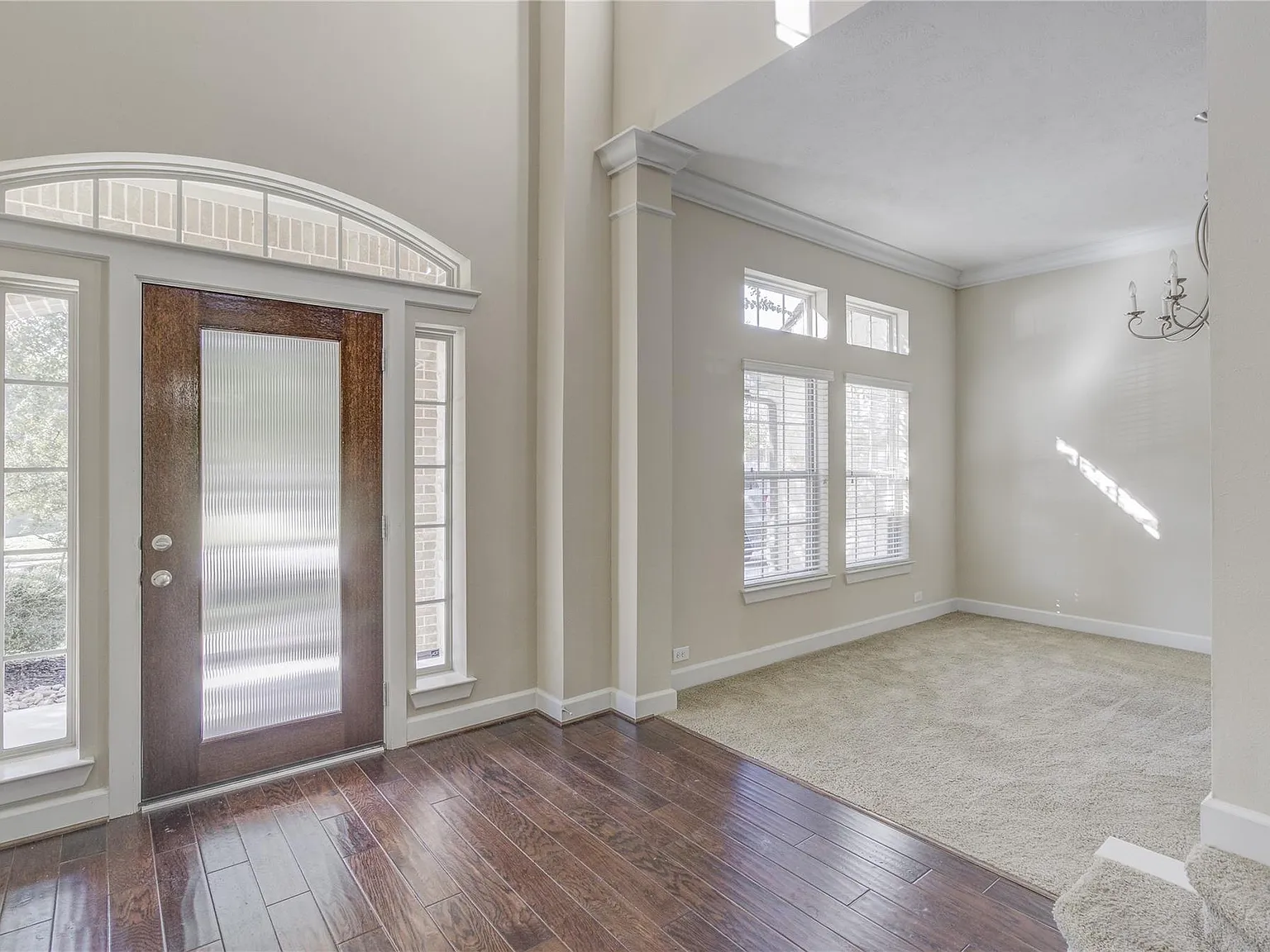 4 bed, 3.5 bath, 4328 sqft, $3,700 — Photo 4