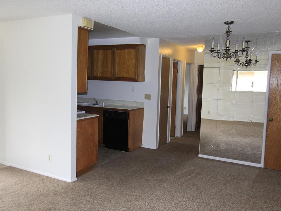 1st image of 2626 N Victoria Ave