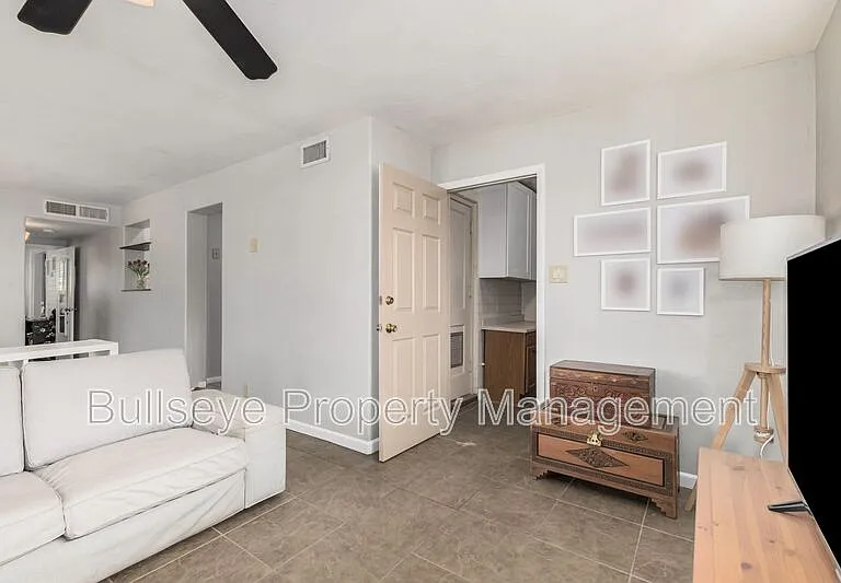 4232 N 10th St — Photo 26