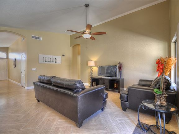4th image of 1470 E Carla Vista Dr