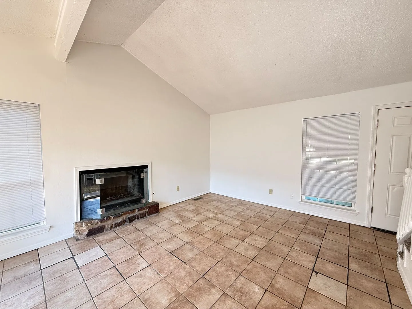 3 bedroom 2 bath! — Photo 3