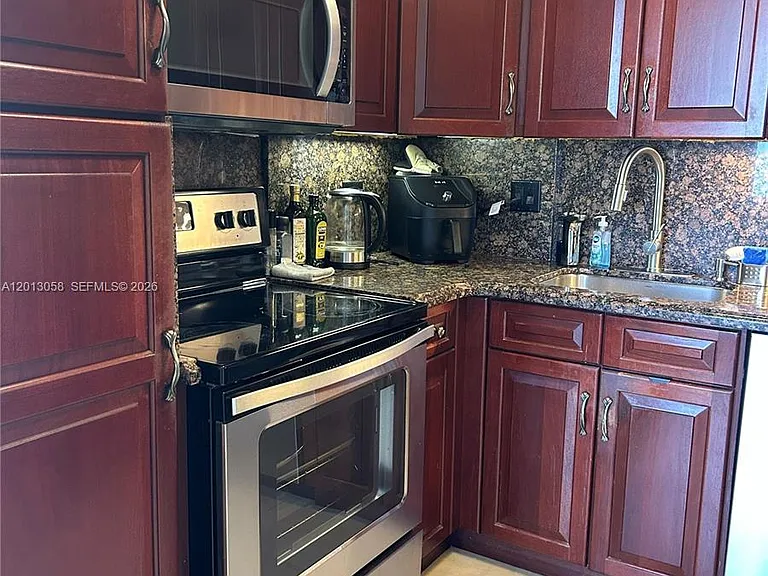 7441 Wayne Ave #7J — Photo 7