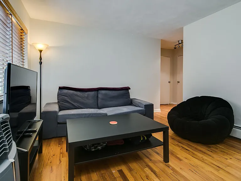 220 S Holly St #2 — Photo 4