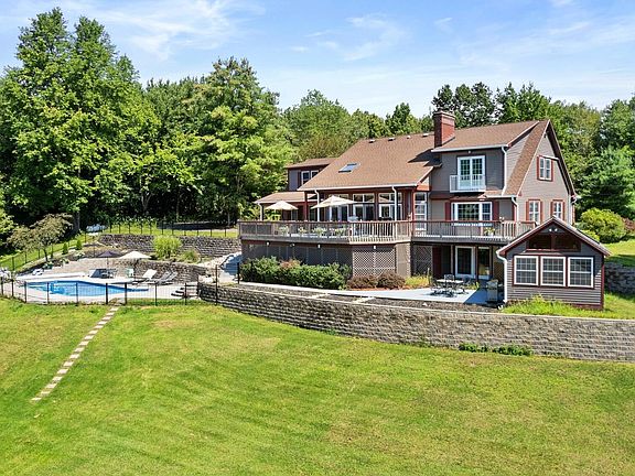 3rd image of 127 Crestview Dr