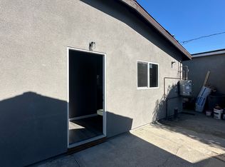 1439 E 76th St #B, Los Angeles, CA 90001