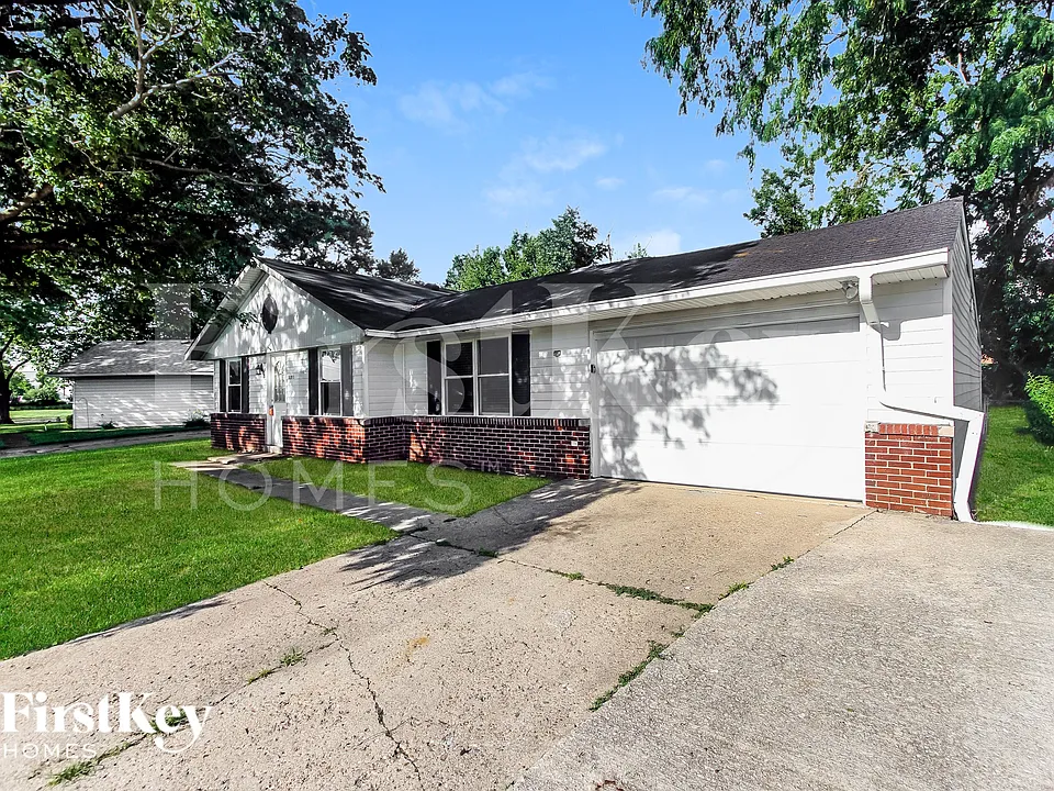1281 Tree Top Ln