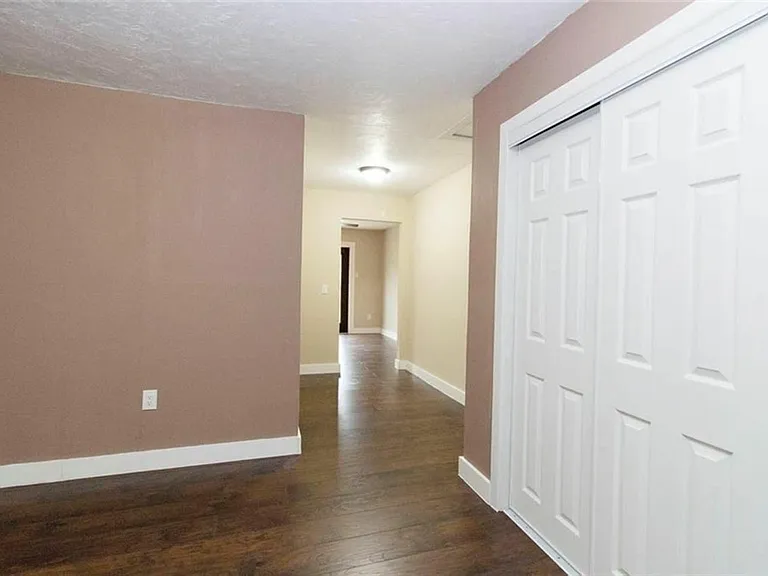 335 S Barbara St — Photo 7