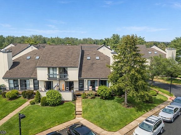 4th image of 275 Crabtree Ct