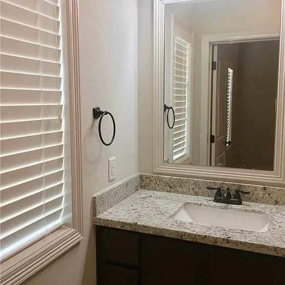 109 Ehlinger Dr — Photo 14