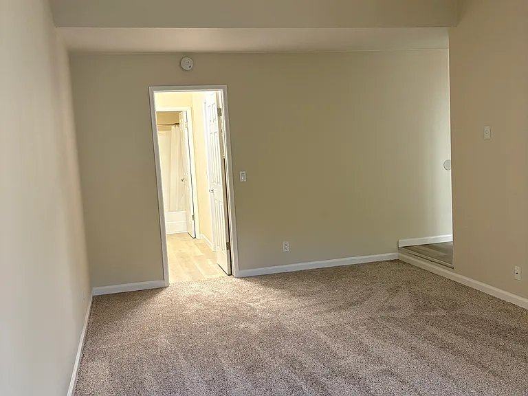 Riverdeck Apartments — Photo 45
