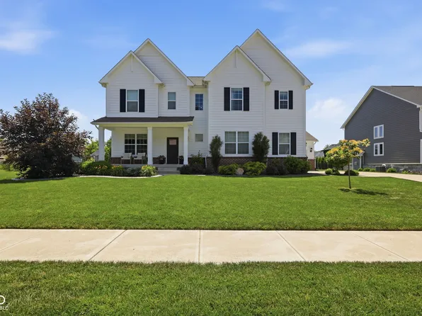 11050 Portage Woods Dr, Fortville, IN 46040
