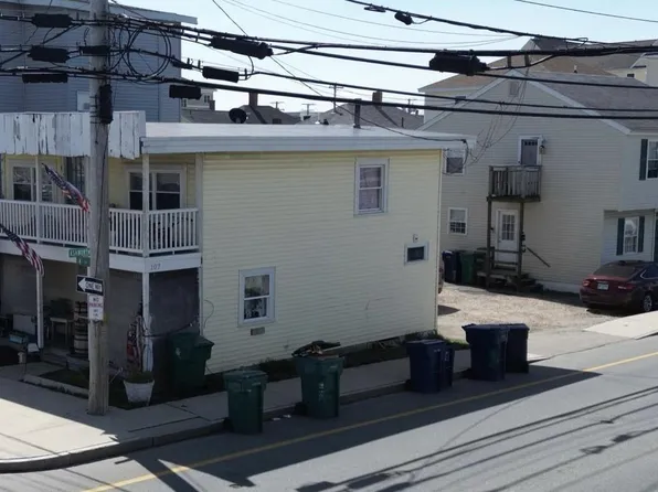 107 -109 Ashworth Avenue, Hampton, NH 03842