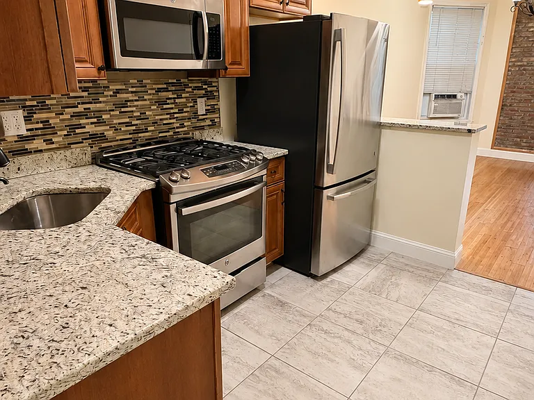 132 Lincoln St #1L — Photo 2