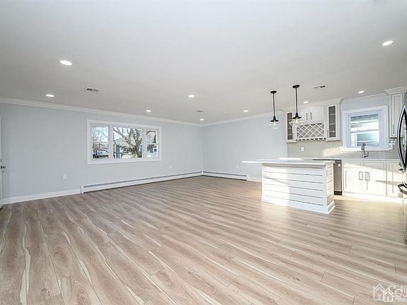 4th image of 211 Orlando Blvd