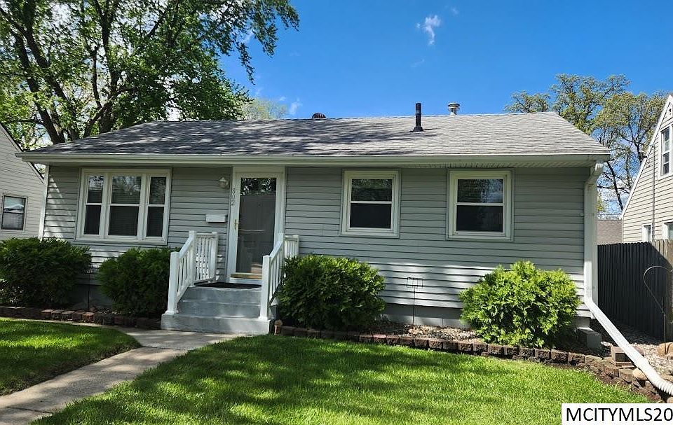 1st image of 802 16th St NE