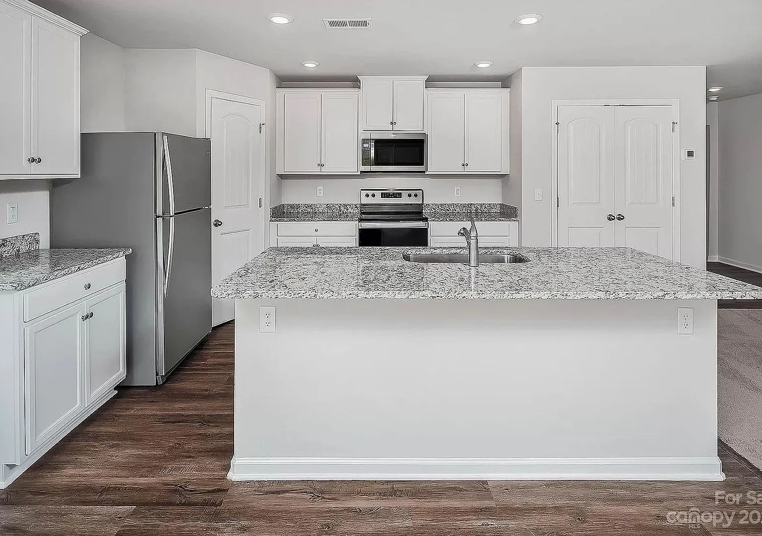 Room in 4 Bedroom Home at Nia Rd — Photo 3